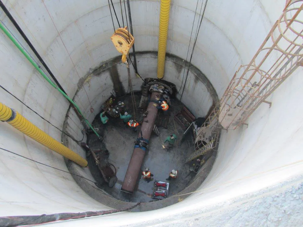 Pipe Insertion into tunnels